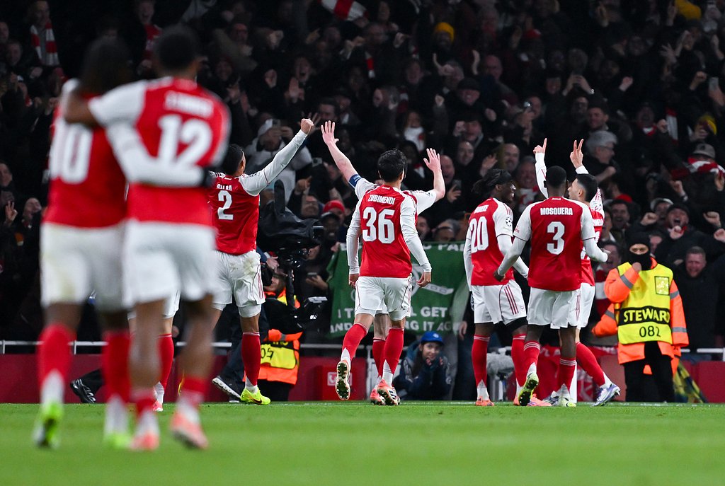 詹姆斯是本赛季场均失误低于2次的球员中，场均助攻数最高的