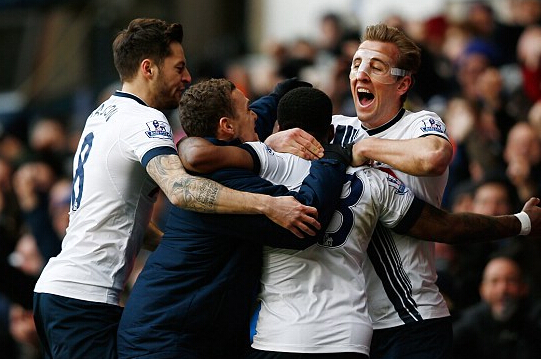 “苏超”决赛进行在即，人民海军泰州舰、南通舰为主队加油