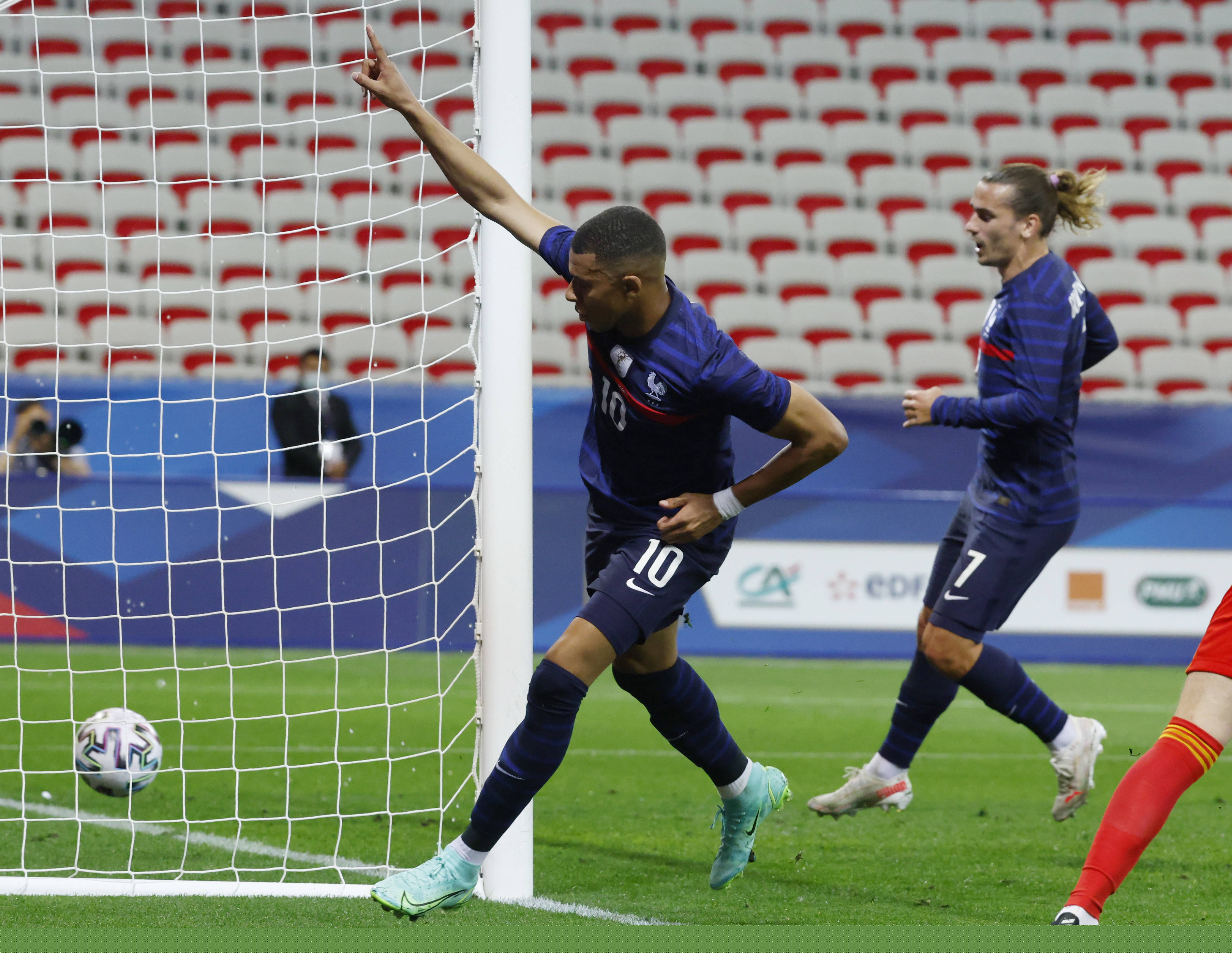 官方：中央海岸水手攻击手米卡埃尔·多卡结束租借回归球队