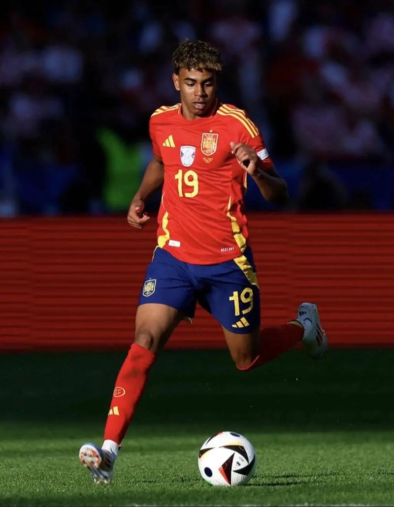 日本神奇大逆转！队史首胜巴西，森保一兑现诺言，连破3大魔咒